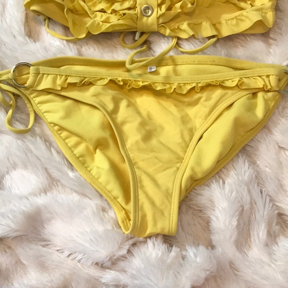 The perfect yellow bikini! - Picture 2 of 4